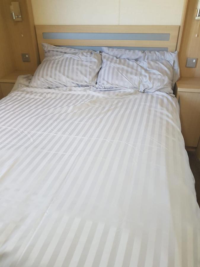 6 Berth Holiday Home On Ocean Edge Near Morecambe เฮย์แชม ภายนอก รูปภาพ