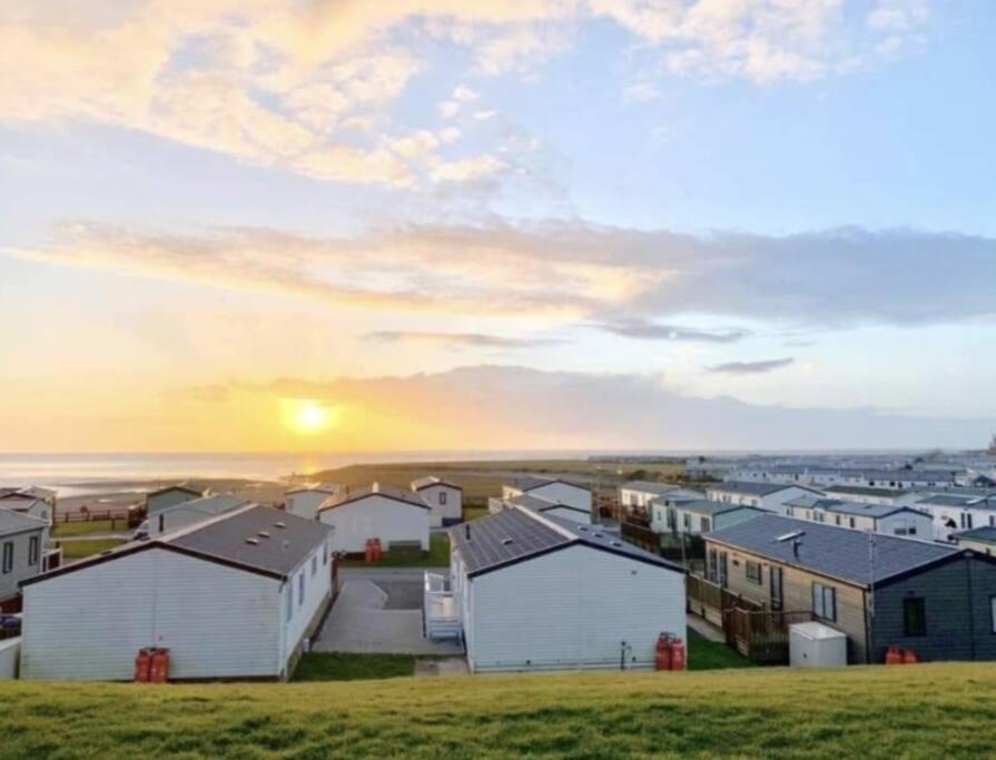 6 Berth Holiday Home On Ocean Edge Near Morecambe เฮย์แชม ภายนอก รูปภาพ